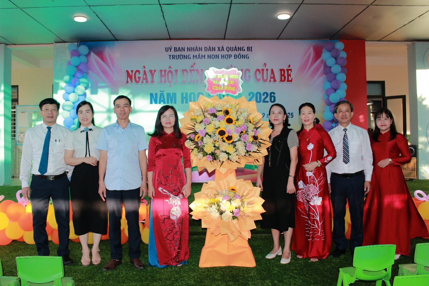 Đồng chí Phó bí thư Thường trực Đảng ủy Lê Thị Hạnh dự Lễ khai giảng năm học mới tại Trường Tiểu học Hợp Đồng- Ảnh 12.