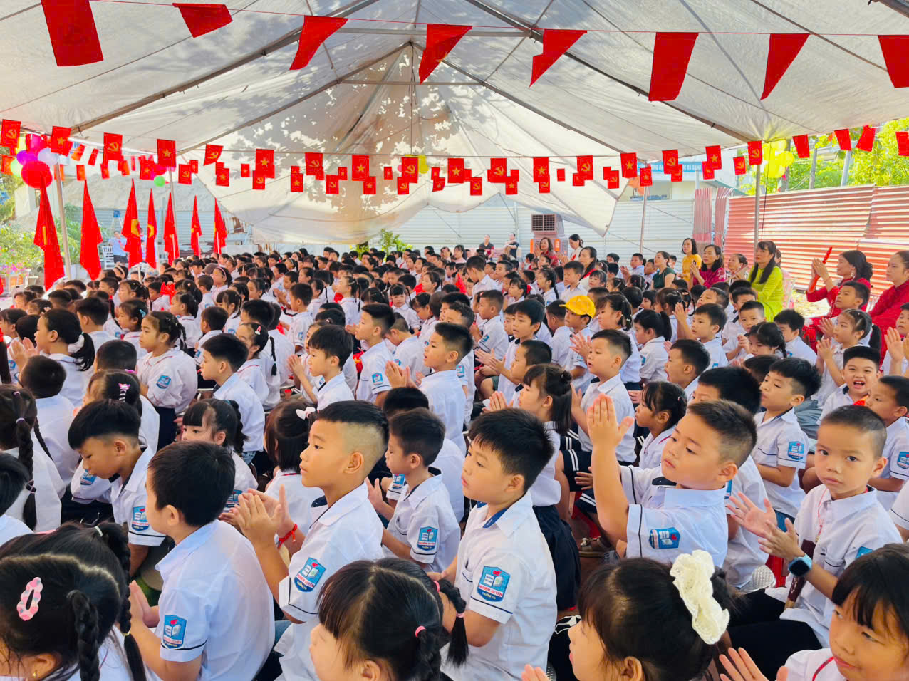 Những hình ảnh về không khí khai giảng năm học mới trên địa bàn xã Thượng Phúc- Ảnh 8.