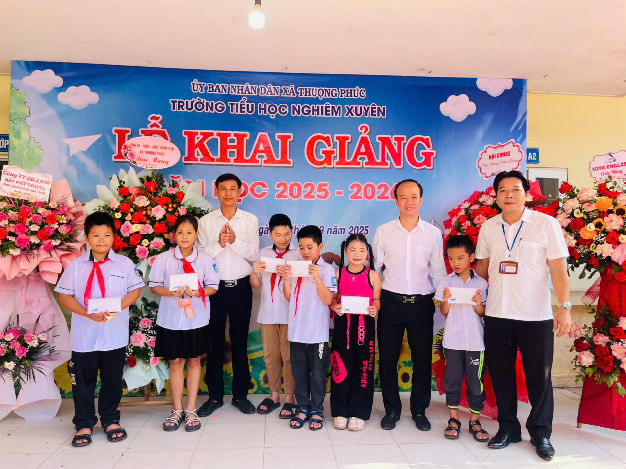 Những hình ảnh về không khí khai giảng năm học mới trên địa bàn xã Thượng Phúc- Ảnh 7.