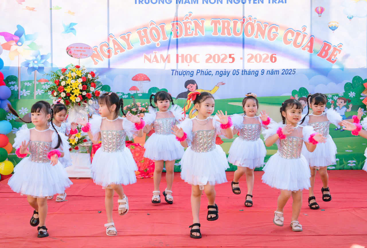 Những hình ảnh về không khí khai giảng năm học mới trên địa bàn xã Thượng Phúc- Ảnh 18.