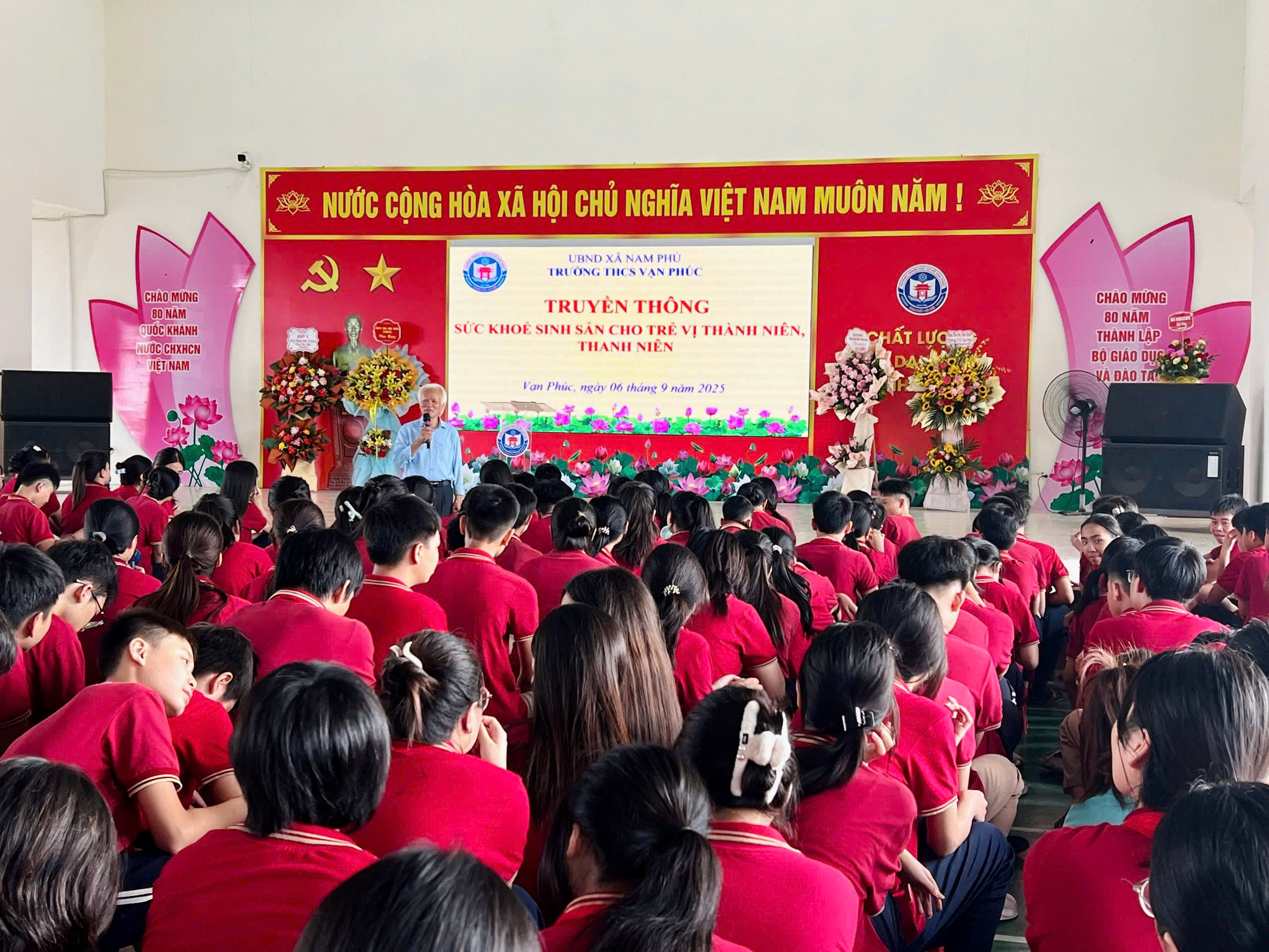 Chương trình truyền thông, giáo dục và chăm sóc sức khỏe sinh sản dành cho vị thành niên, thanh niên.