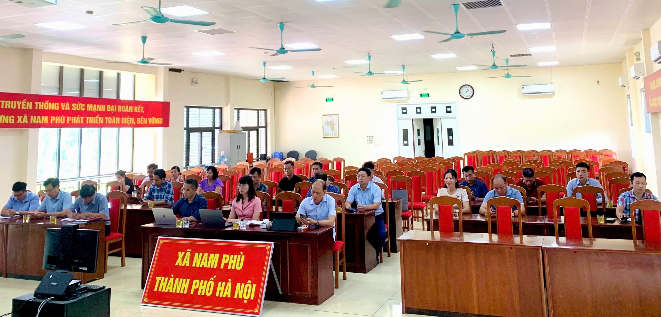Lãnh đạo xã Nam Phù dự lớp bồi dưỡng, cập nhật kiến thức, kỹ năng đối với cán bộ lãnh đạo cấp xã