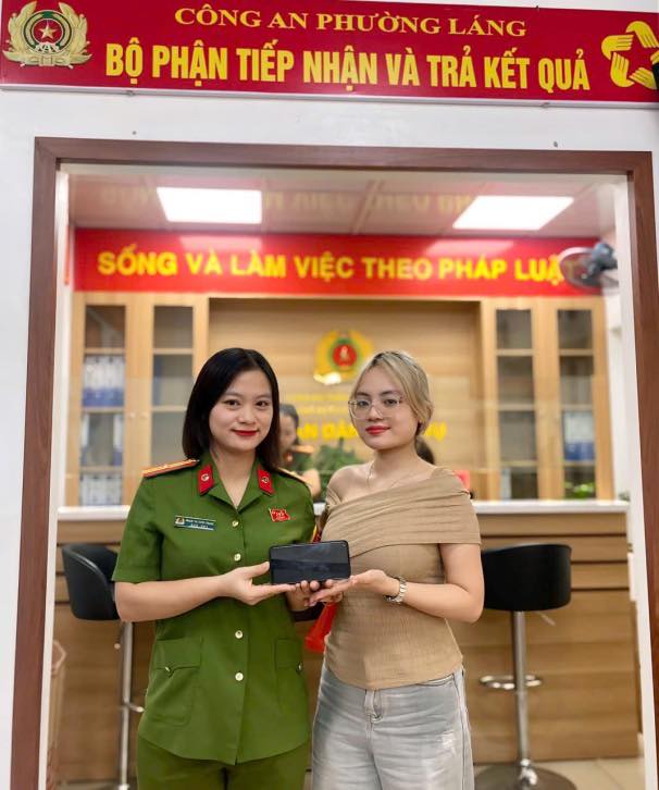 CÔNG AN PHƯỜNG LÁNG TRAO TRẢ TÀI SẢN ĐÁNH RƠI CHO NGƯỜI DÂN - Ảnh 1.