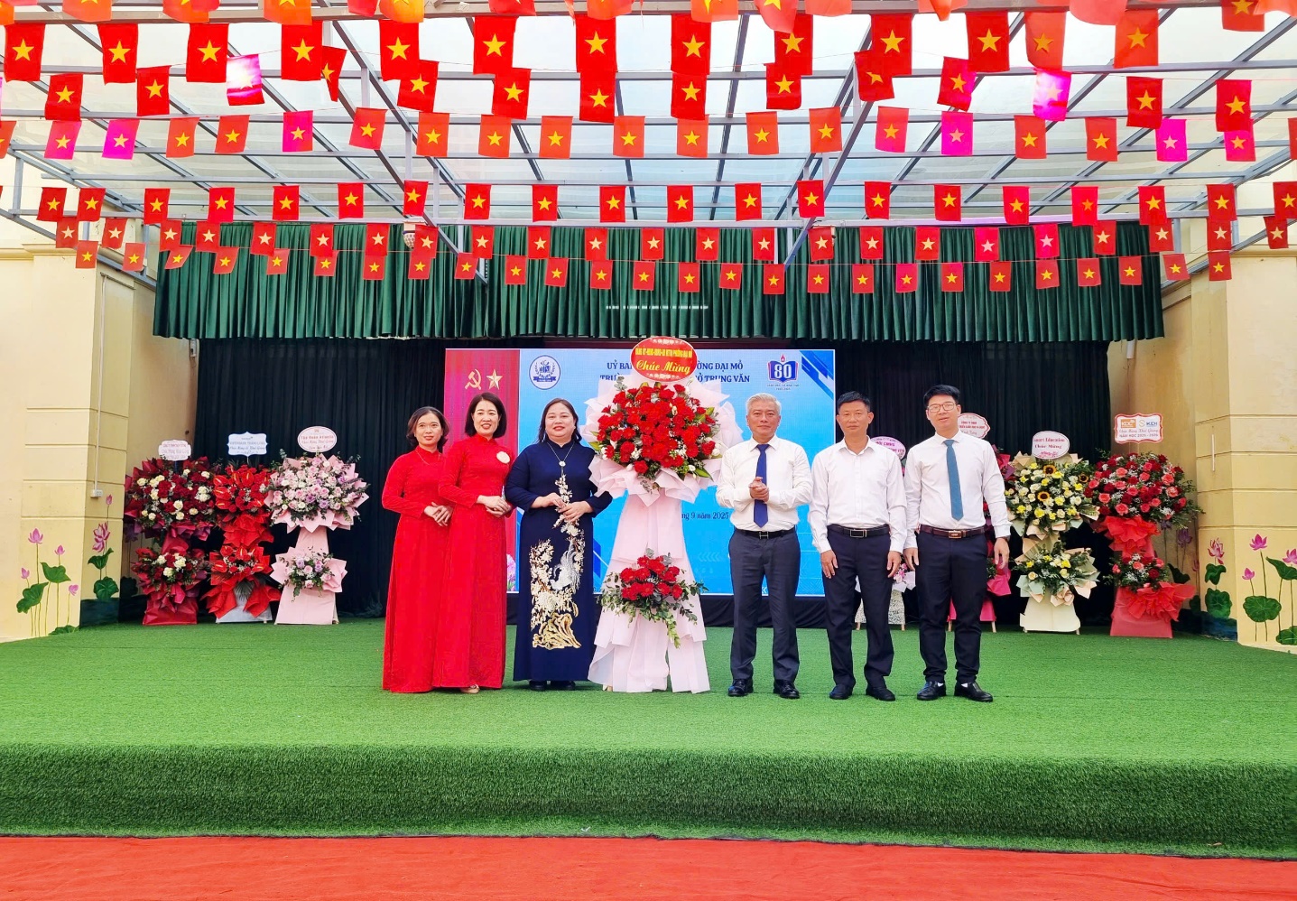 19 Trường học, hơn 11.300 học sinh phường Đại Mỗ nô nức bước vào năm học mới- Ảnh 2.
