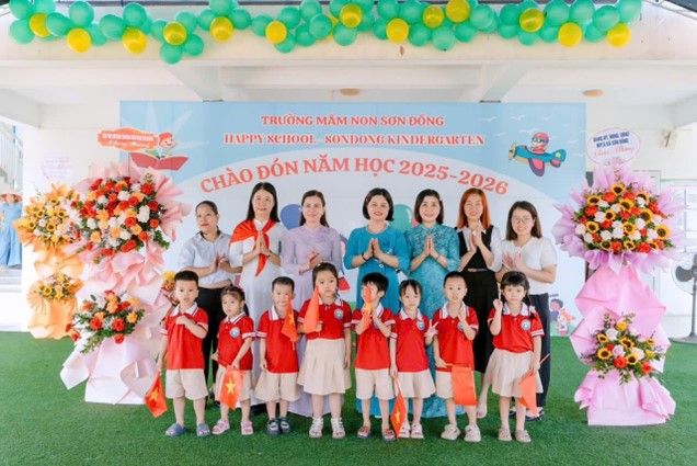 Gần 15.000 học sinh xã Sơn Đồng dự Lễ khai giảng đặc biệt- Ảnh 9.