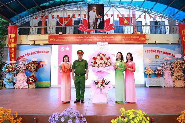 Gần 15.000 học sinh xã Sơn Đồng dự Lễ khai giảng đặc biệt- Ảnh 12.