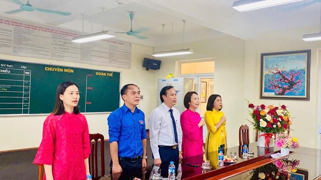Đồng chí Nguyễn Đăng Sơn - Phó Bí thư Thường trực Đảng ủy dự khai giảng tại trường THCS Nguyễn Văn Huyên- Ảnh 2.