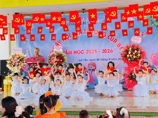 Gần 15.000 học sinh xã Sơn Đồng dự Lễ khai giảng đặc biệt- Ảnh 17.