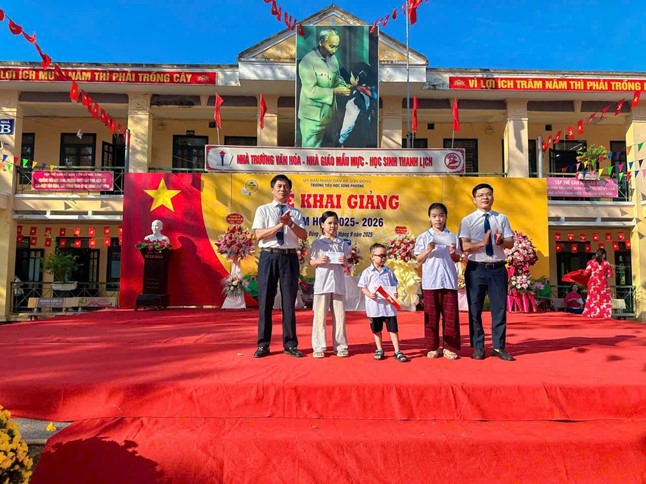 Gần 15.000 học sinh xã Sơn Đồng dự Lễ khai giảng đặc biệt- Ảnh 20.