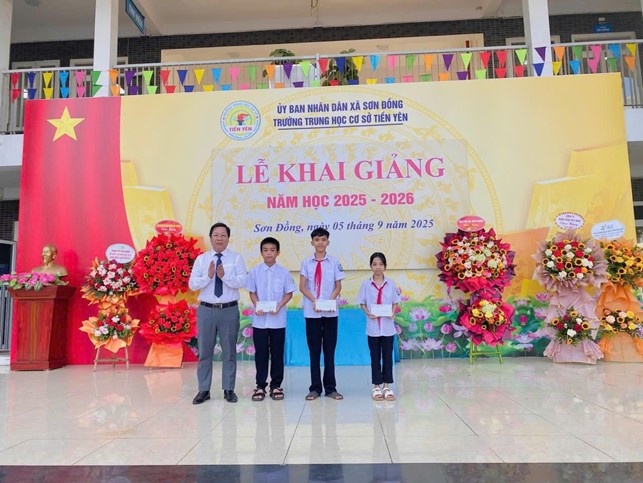 Gần 15.000 học sinh xã Sơn Đồng dự Lễ khai giảng đặc biệt- Ảnh 24.