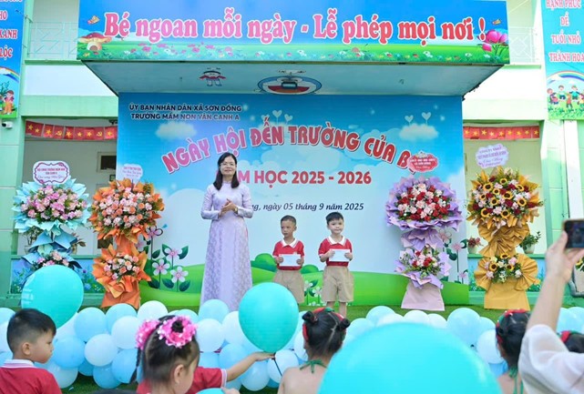 Gần 15.000 học sinh xã Sơn Đồng dự Lễ khai giảng đặc biệt- Ảnh 34.