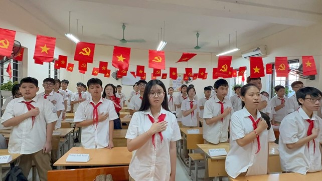 Đồng chí Nguyễn Đăng Sơn - Phó Bí thư Thường trực Đảng ủy dự khai giảng tại trường THCS Nguyễn Văn Huyên- Ảnh 4.