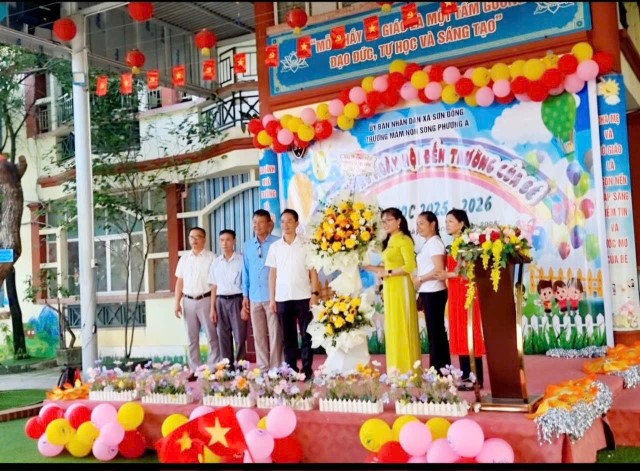 Gần 15.000 học sinh xã Sơn Đồng dự Lễ khai giảng đặc biệt- Ảnh 1.