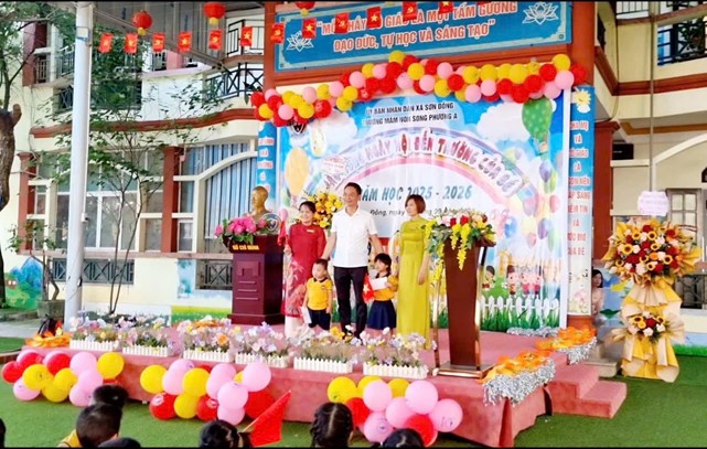 Gần 15.000 học sinh xã Sơn Đồng dự Lễ khai giảng đặc biệt- Ảnh 2.