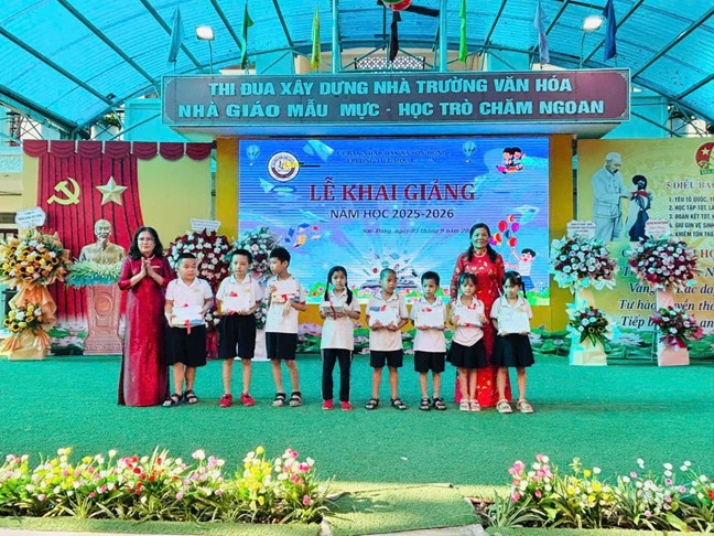 Gần 15.000 học sinh xã Sơn Đồng dự Lễ khai giảng đặc biệt- Ảnh 4.