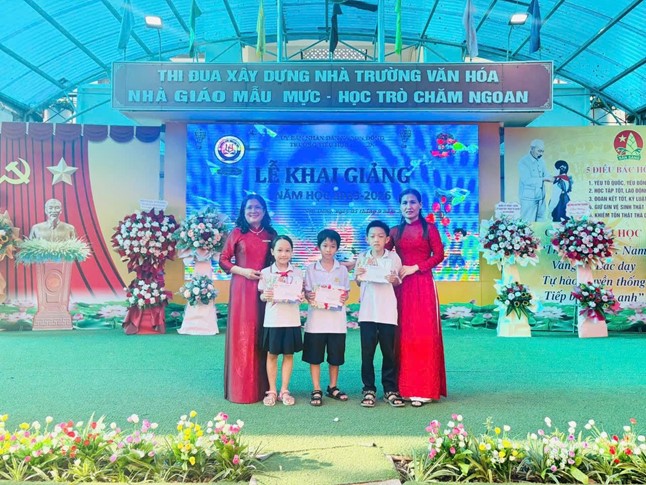 Gần 15.000 học sinh xã Sơn Đồng dự Lễ khai giảng đặc biệt- Ảnh 5.