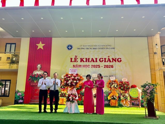 Gần 15.000 học sinh xã Sơn Đồng dự Lễ khai giảng đặc biệt- Ảnh 6.