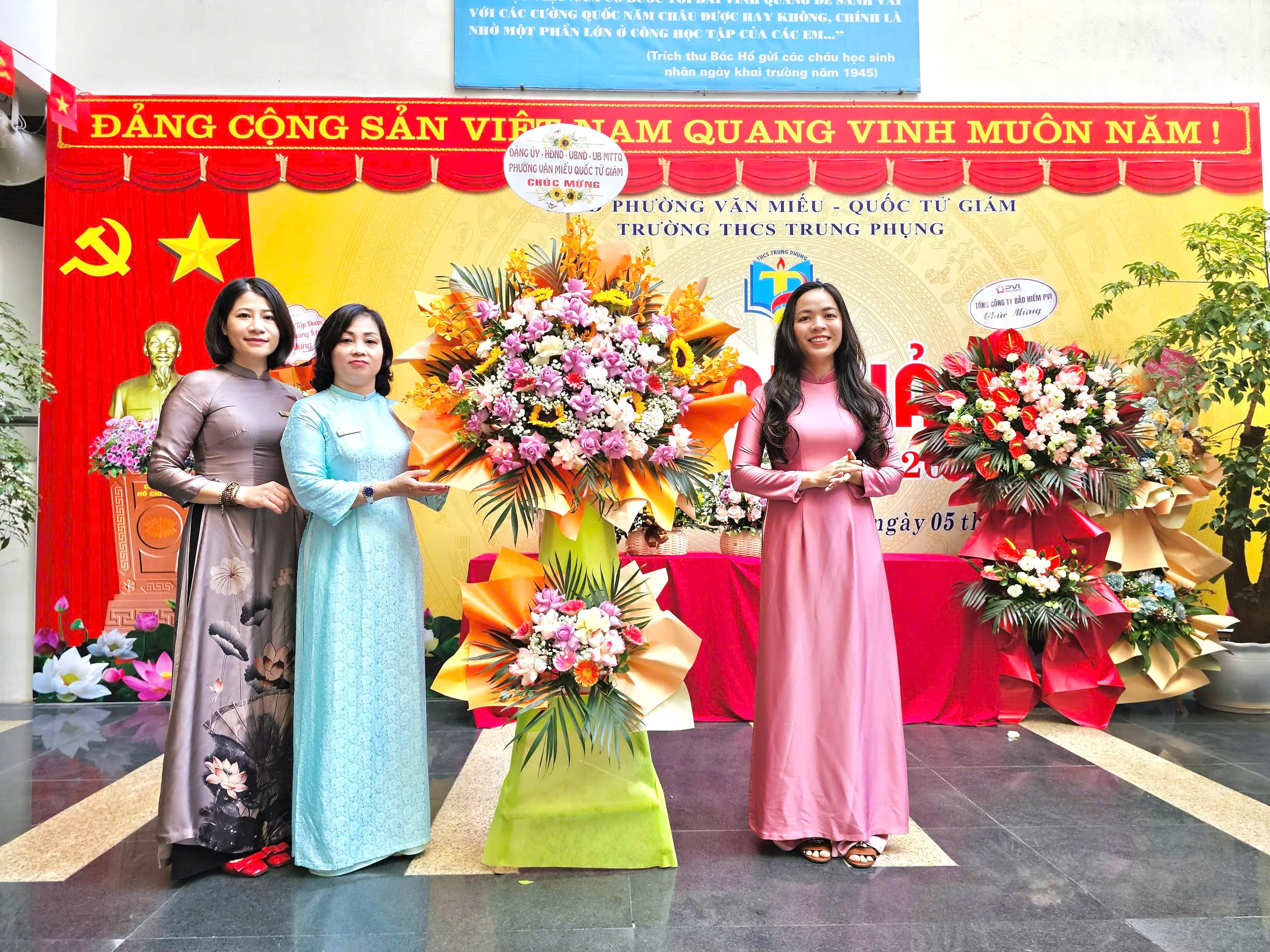 UBND PHƯỜNG VĂN MIẾU – QUỐC TỬ GIÁM CHÚC MỪNG LỄ KHAI GIẢNG NĂM HỌC 2025 – 2026 TẠI CÁC TRƯỜNG TRÊN ĐỊA BÀN- Ảnh 8.