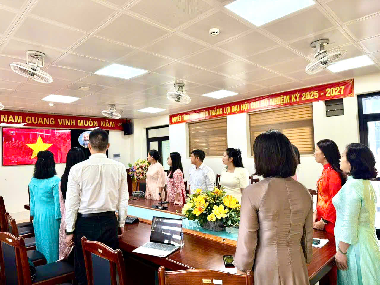 UBND PHƯỜNG VĂN MIẾU – QUỐC TỬ GIÁM CHÚC MỪNG LỄ KHAI GIẢNG NĂM HỌC 2025 – 2026 TẠI CÁC TRƯỜNG TRÊN ĐỊA BÀN- Ảnh 12.