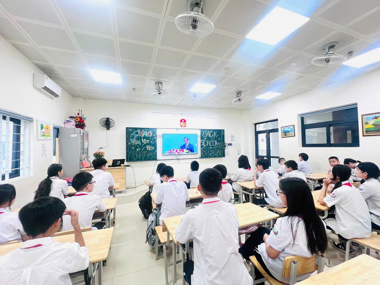UBND PHƯỜNG VĂN MIẾU – QUỐC TỬ GIÁM CHÚC MỪNG LỄ KHAI GIẢNG NĂM HỌC 2025 – 2026 TẠI CÁC TRƯỜNG TRÊN ĐỊA BÀN- Ảnh 13.
