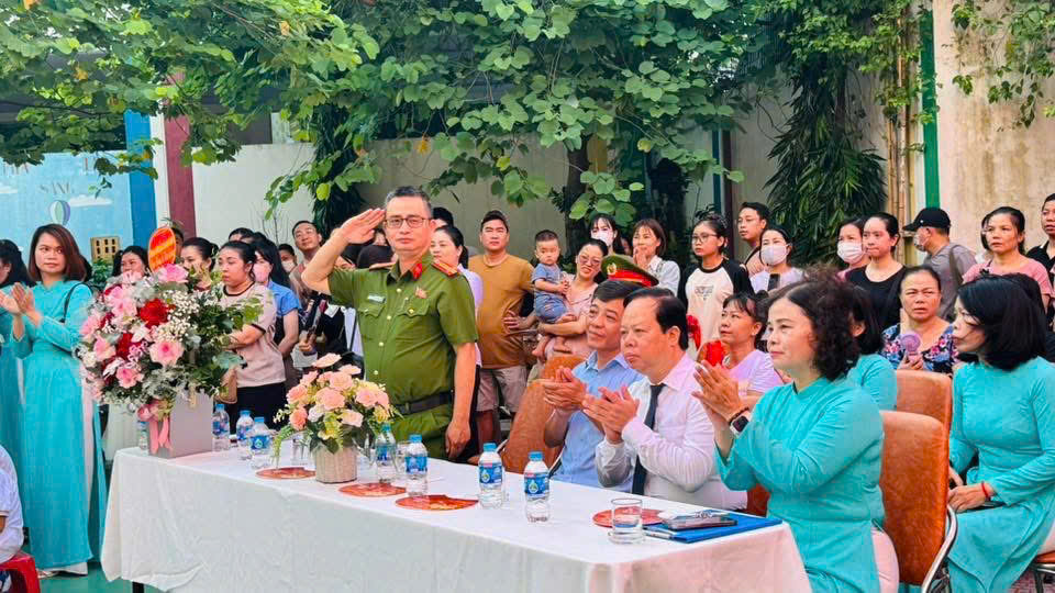UBND PHƯỜNG VĂN MIẾU – QUỐC TỬ GIÁM CHÚC MỪNG LỄ KHAI GIẢNG NĂM HỌC 2025 – 2026 TẠI CÁC TRƯỜNG TRÊN ĐỊA BÀN- Ảnh 2.