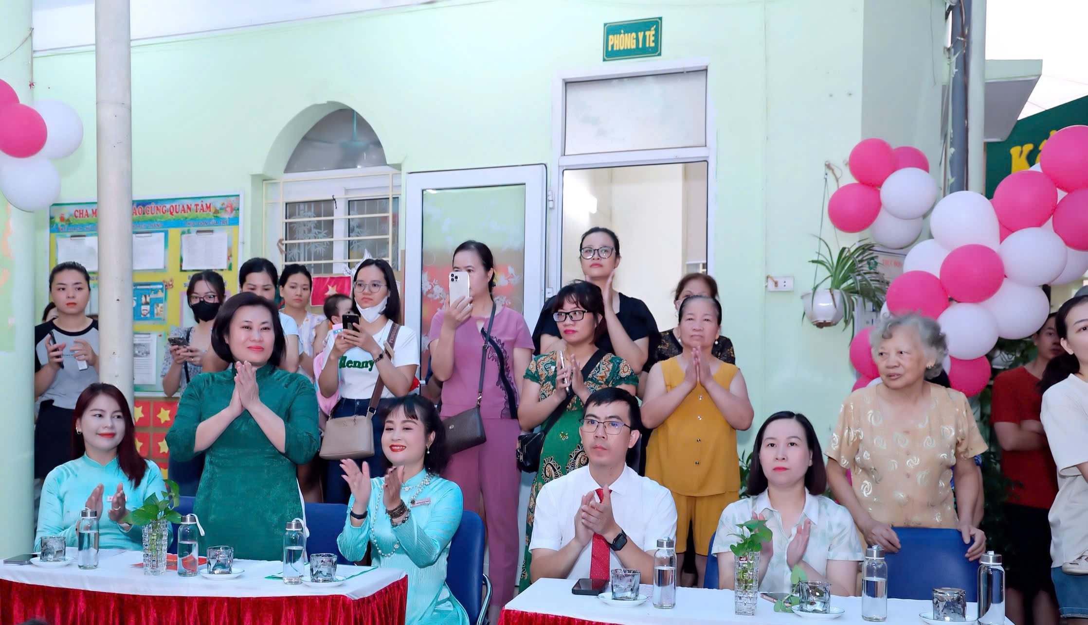 UBND PHƯỜNG VĂN MIẾU – QUỐC TỬ GIÁM CHÚC MỪNG LỄ KHAI GIẢNG NĂM HỌC 2025 – 2026 TẠI CÁC TRƯỜNG TRÊN ĐỊA BÀN- Ảnh 5.