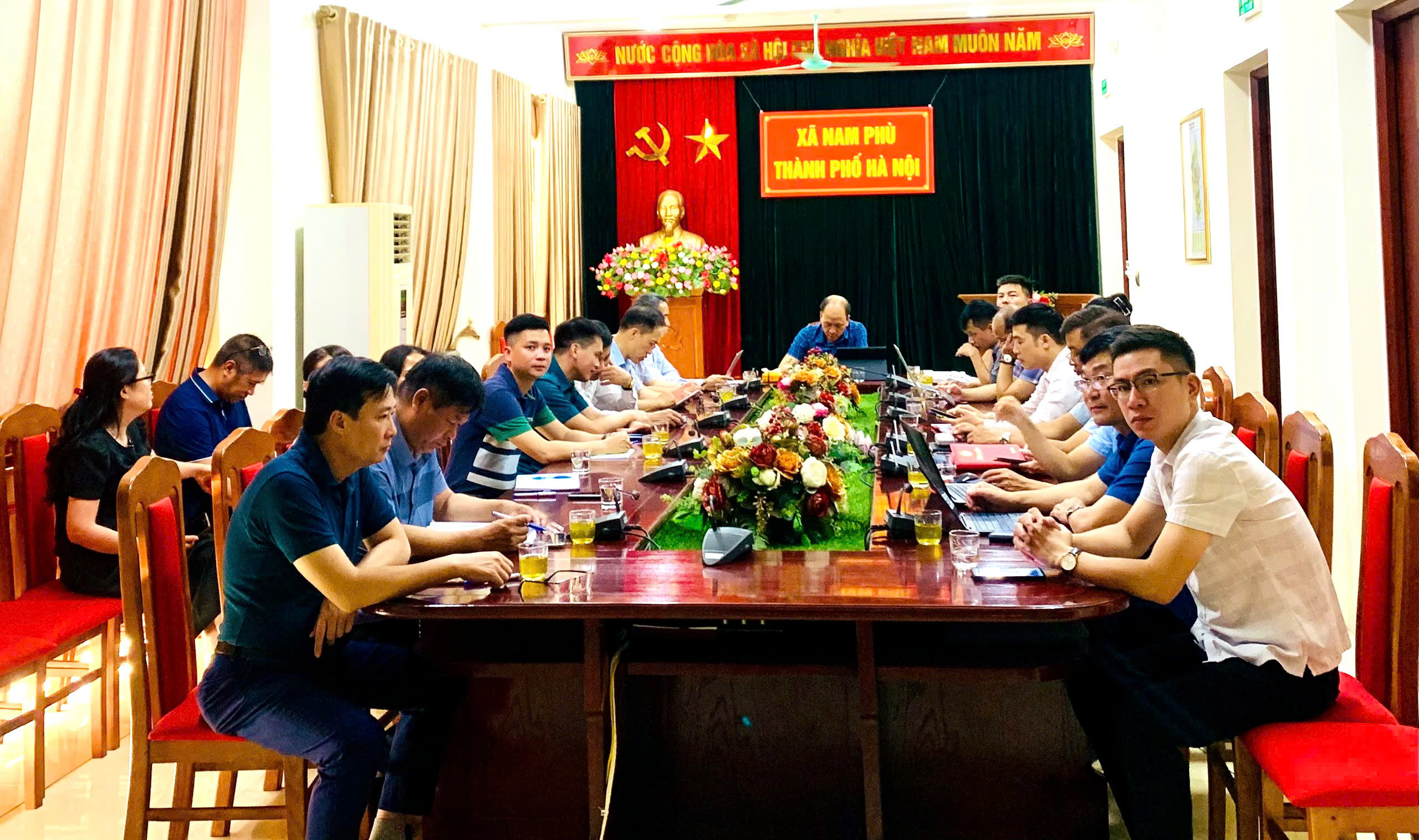 Lãnh đạo xã Nam Phù tham gia đầy đủ nội dung bồi dưỡng, cập nhật kiến thức, kỹ năng đối với cán bộ lãnh đạo, quản lý
