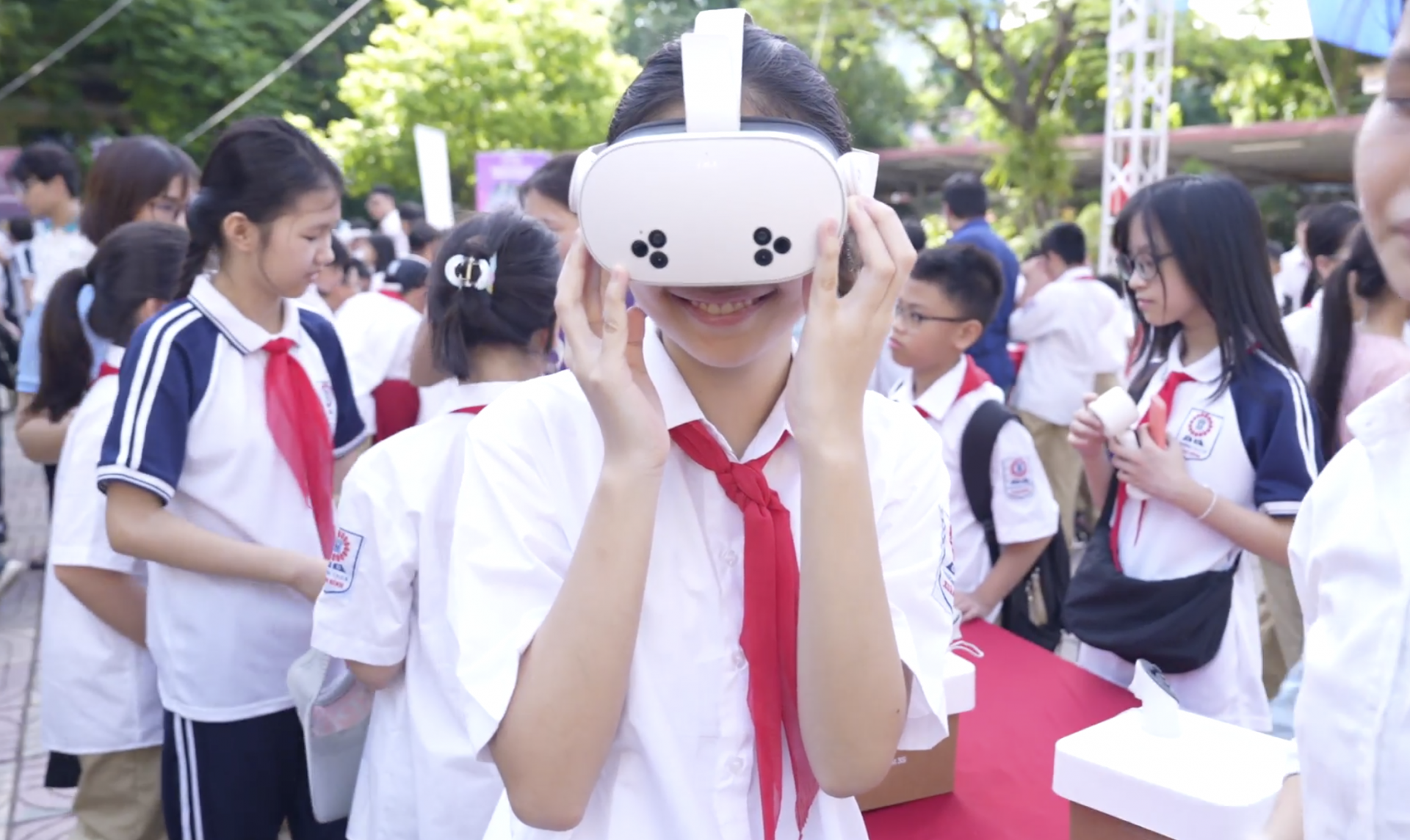 Ngày hội trải nghiệm STEM, AI và Robotics tại trường THCS Xuân Đỉnh
- Ảnh 3.