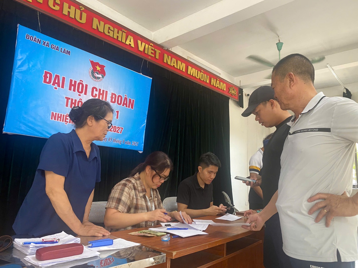 XÃ GIA LÂM TIẾP TỤC TỔ CHỨC CHI TRẢ QUÀ 2/9 TỚI NGƯỜI DÂN- Ảnh 1.
