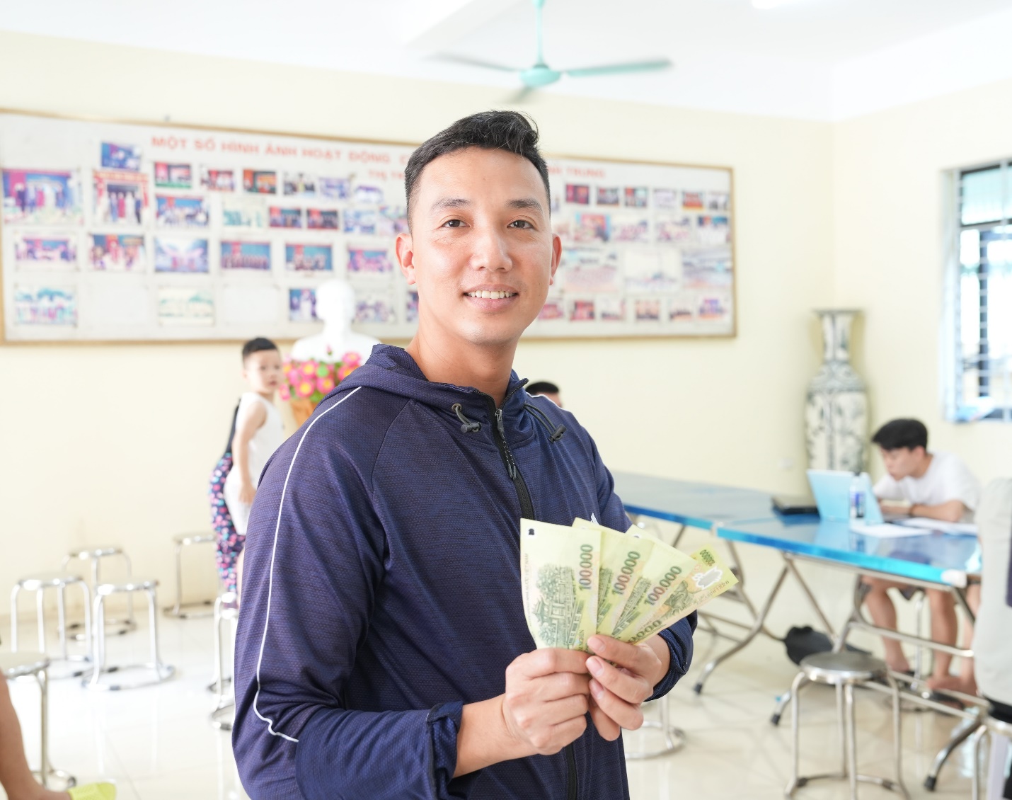 XÃ GIA LÂM TIẾP TỤC TỔ CHỨC CHI TRẢ QUÀ 2/9 TỚI NGƯỜI DÂN- Ảnh 5.