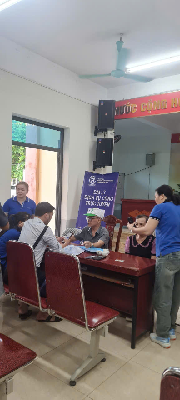 Hội nghị Bình dân học vụ số tại thôn Hà Hương, xã Thư Lâm đã thu hút đông đảo Nhân dân tham gia- Ảnh 5.