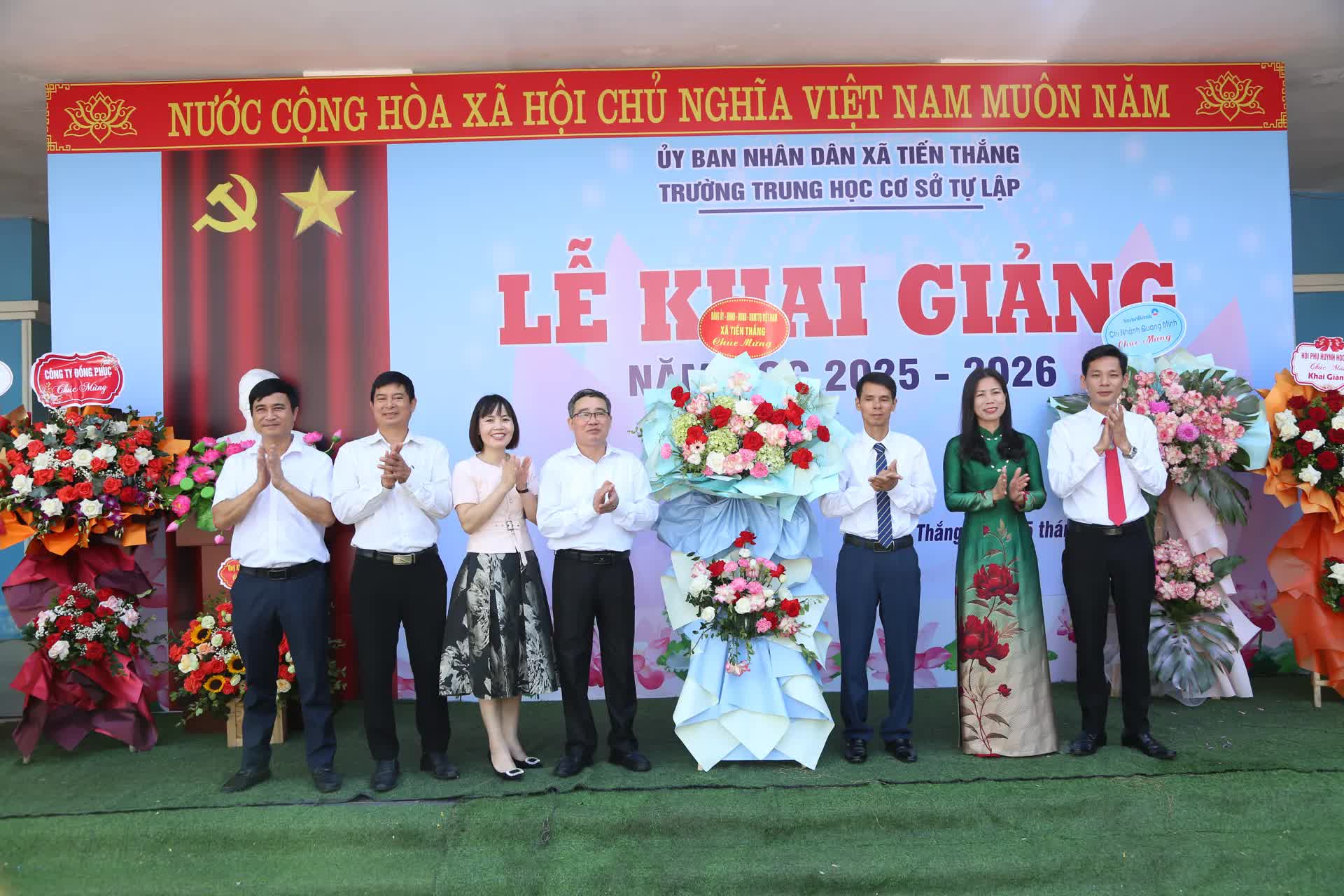 Học sinh xã Tiến Thắng nô nức dự lễ khai giảng năm học mới- Ảnh 3.