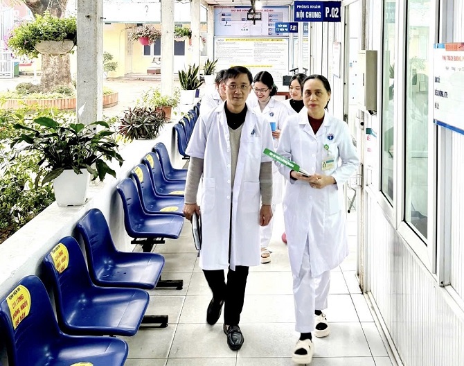 Người thắp lửa nơi tuyến cuối - Gieo niềm tin cho bệnh nhân HIV/AIDS- Ảnh 1.