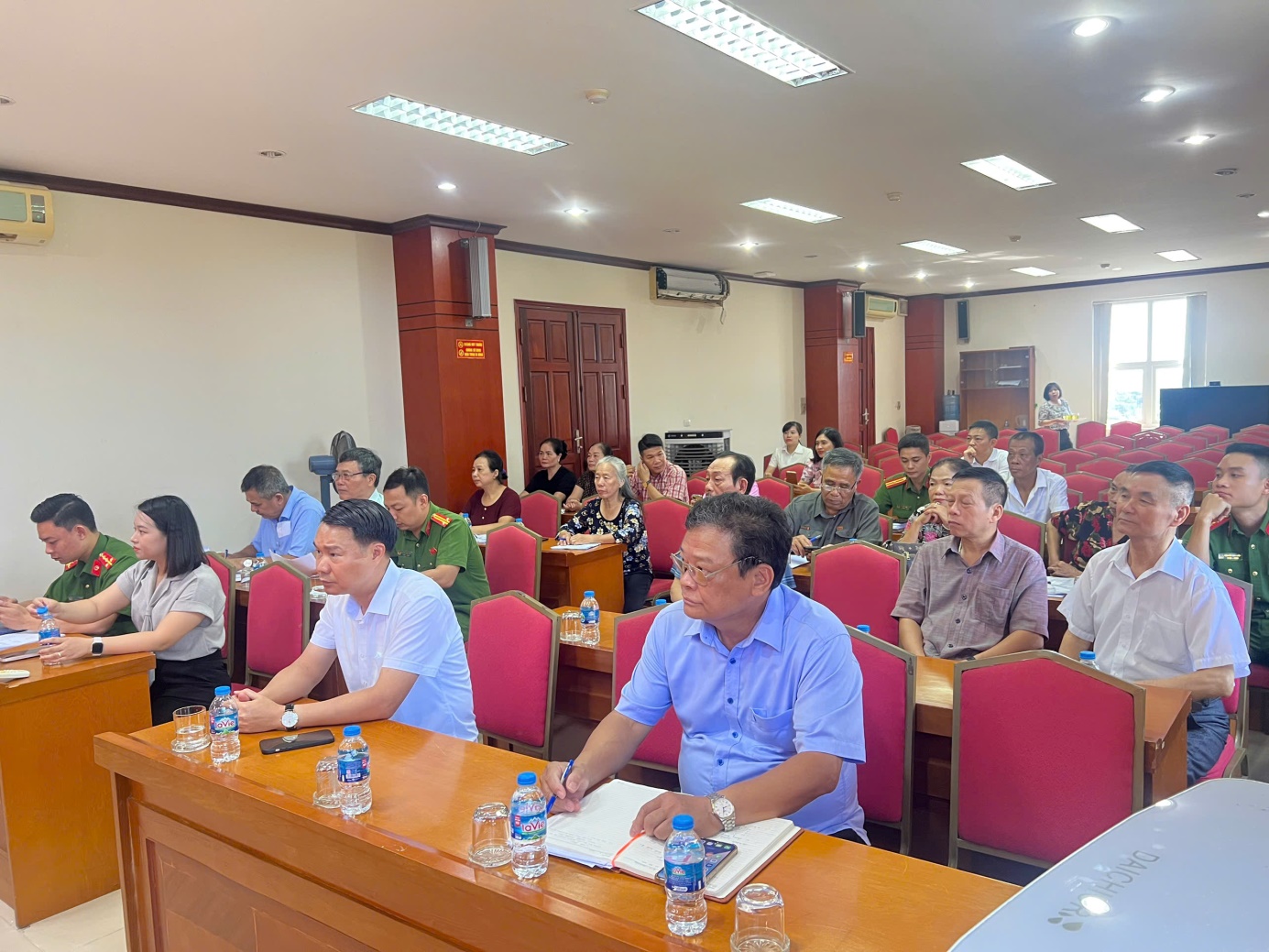 Phường Hoàng Mai tổ chức Hội nghị Công bố Quyết định ghép khu vực dân cư vào Tổ dân phố trên địa bàn phường Hoàng Mai.- Ảnh 2.