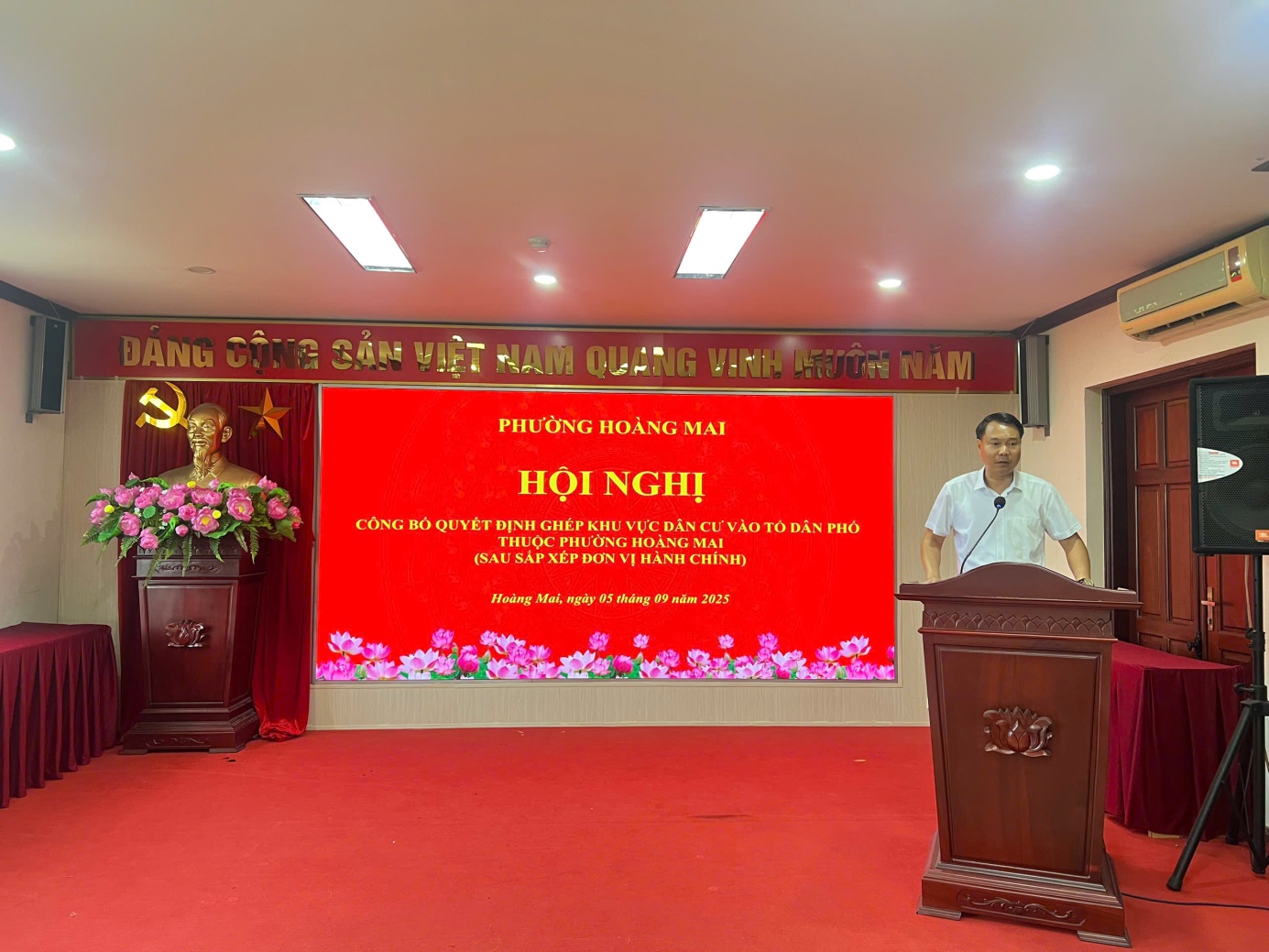 Phường Hoàng Mai tổ chức Hội nghị Công bố Quyết định ghép khu vực dân cư vào Tổ dân phố trên địa bàn phường Hoàng Mai.- Ảnh 3.