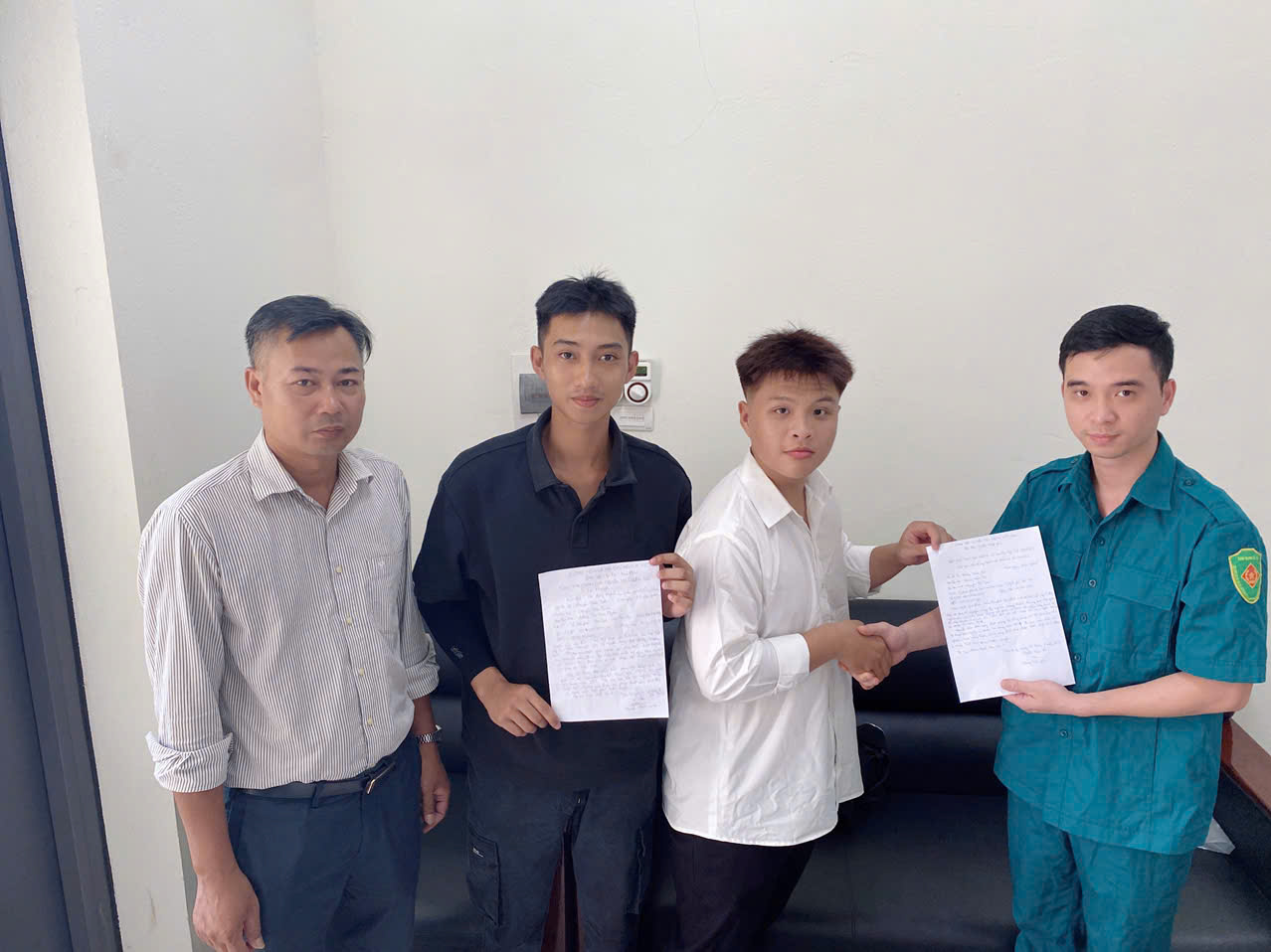 Xã Gia Lâm có 2 công dân viết đơn tình nguyện nhập ngũ năm 2026- Ảnh 1.