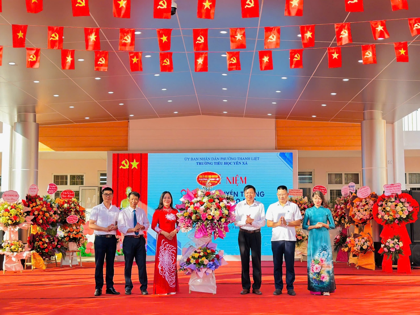 Trường Tiểu học Yên Xá: Vững kỷ cương – đẩy mạnh sáng tạo, nâng cao chất lượng giáo dục trong năm học mới- Ảnh 1.
