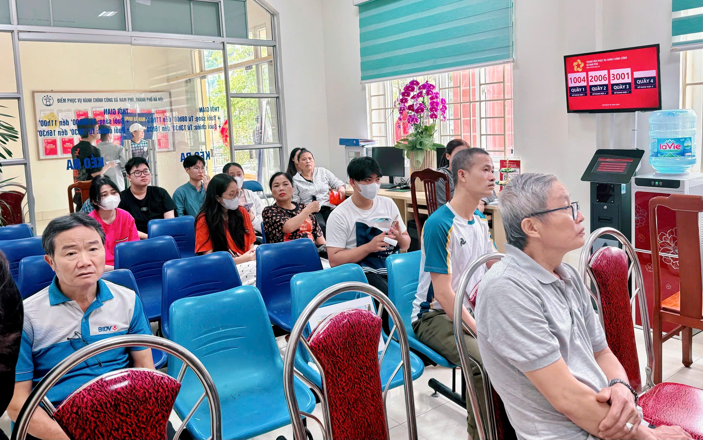 Đội ngũ cán bộ, công chức xã Nam Phù bắt nhịp với khối lượng công việc lớn- Ảnh 4.