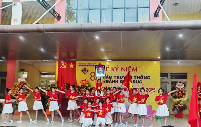 Trường Tiểu học Hoàng Liệt tưng bừng khai giảng năm học mới 2025-2026 và kỉ niệm 80 năm thành lập Bộ Giáo dục và Đào tạo
- Ảnh 3.