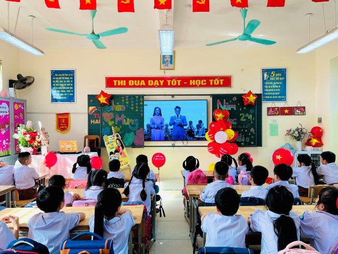 Trường Tiểu học Hoàng Liệt tưng bừng khai giảng năm học mới 2025-2026 và kỉ niệm 80 năm thành lập Bộ Giáo dục và Đào tạo
- Ảnh 6.
