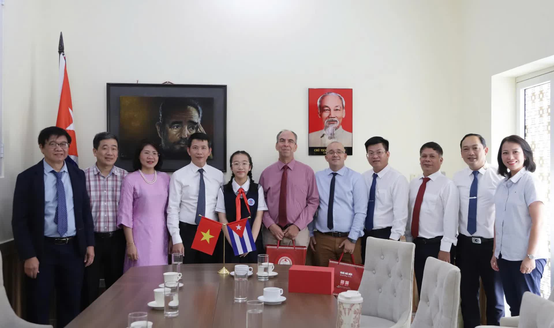 Phường Cửa Nam trao tặng quà ủng hộ nhân dân Cuba- Ảnh 3.