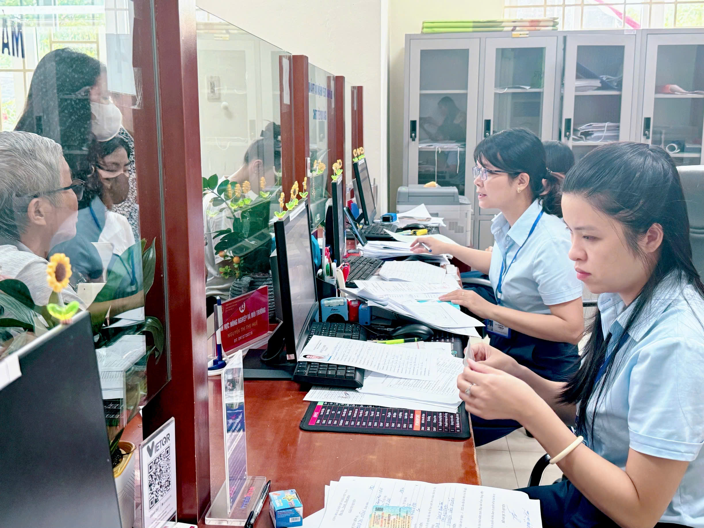 Đội ngũ cán bộ, công chức xã Nam Phù bắt nhịp với khối lượng công việc lớn- Ảnh 10.