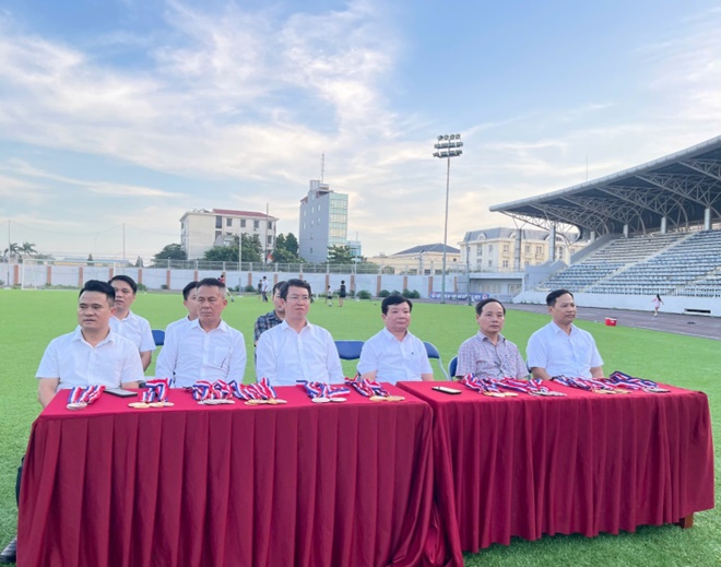 Bế mạc Giải bóng đá Nam xã Hoài Đức năm 2025- Ảnh 1.