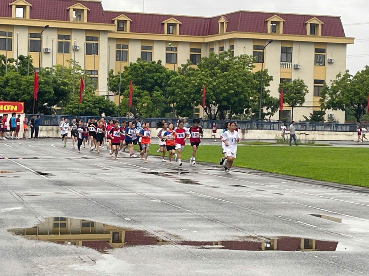 Lan tỏa phong trào rèn luyện thể dục thể thao qua Giải chạy Báo Hànộimới – Vì hòa bình - Ảnh 1.