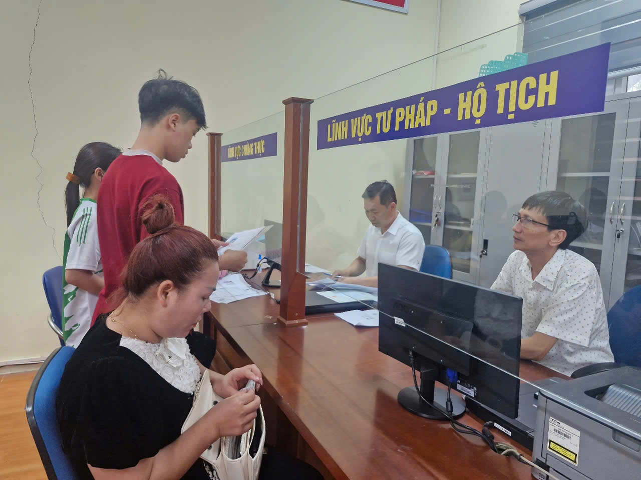 Ngày thứ hai vận hành mô hình mới: Ghi nhận từ lòng dân- Ảnh 2.