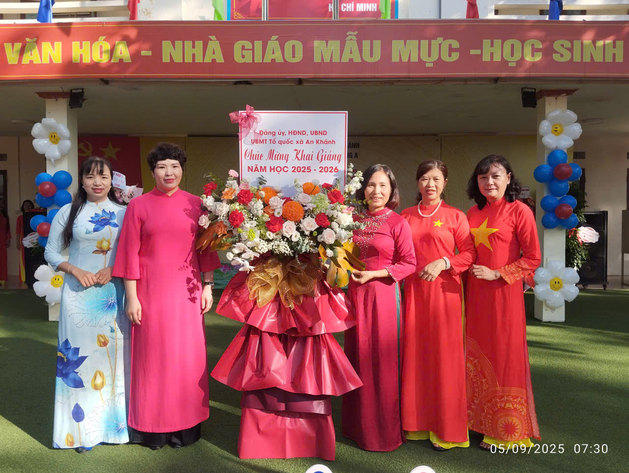 An Khánh: Học sinh hân hoan bước vào năm học mới- Ảnh 2.