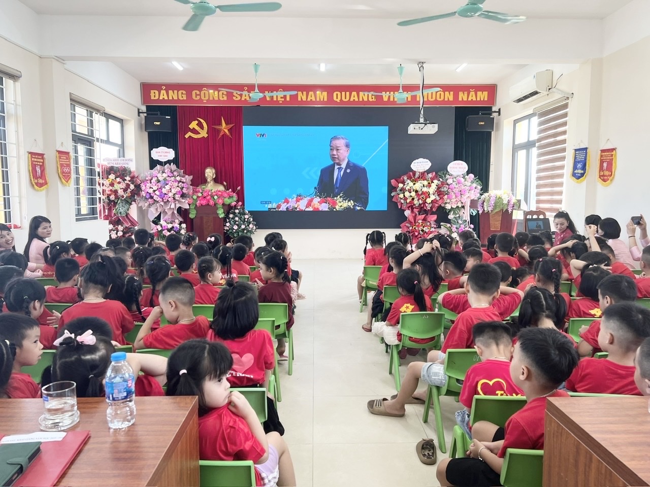 An Khánh: Học sinh hân hoan bước vào năm học mới- Ảnh 4.