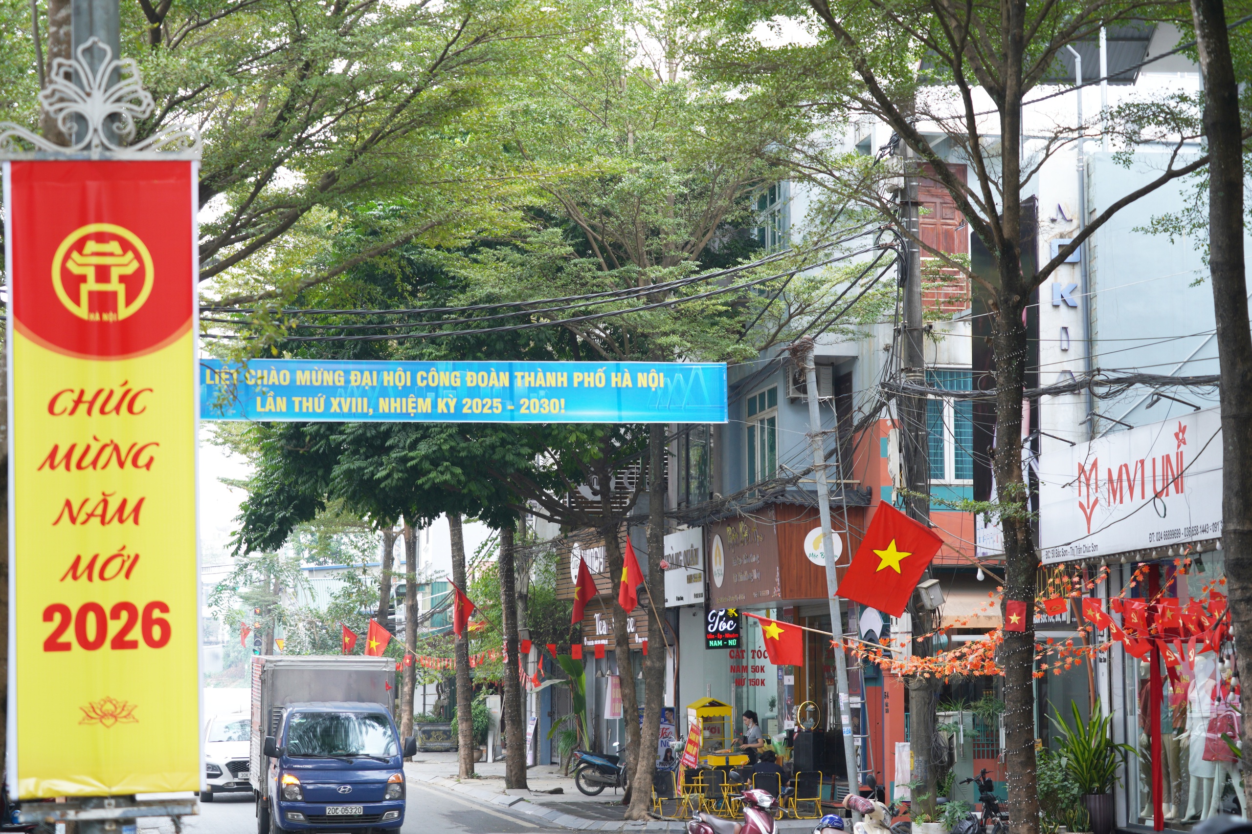 Chương Mỹ rợp cờ hoa, hân hoan đón năm mới 2026- Ảnh 5.