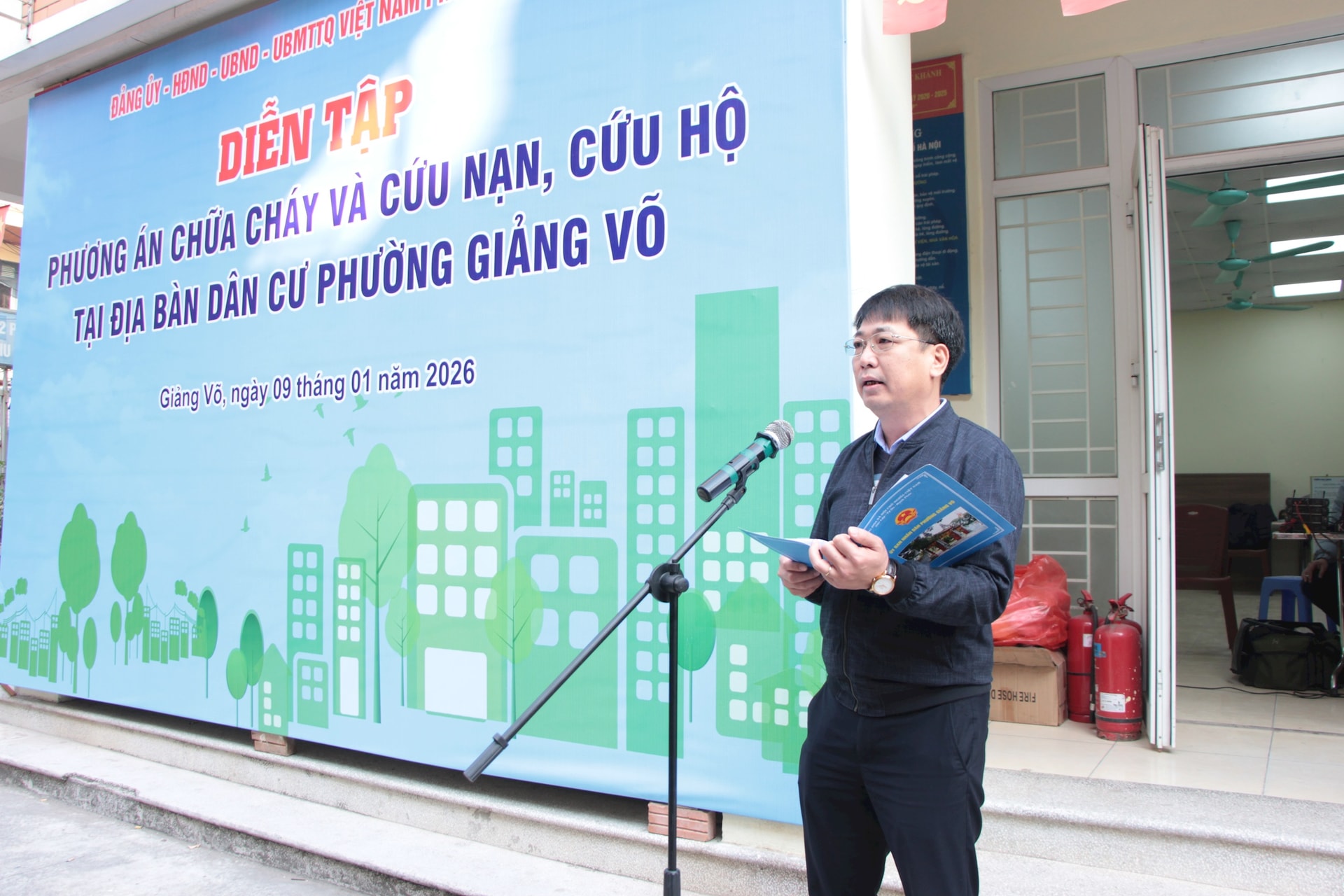 Giảng Võ: Sẵn sàng ứng phó tình huống cháy nổ tại nhà tập thể- Ảnh 3.