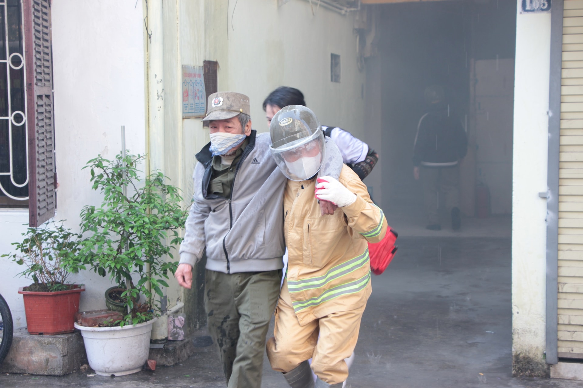 Giảng Võ: Sẵn sàng ứng phó tình huống cháy nổ tại nhà tập thể- Ảnh 1.